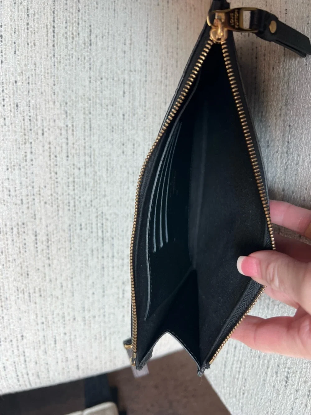 Louis Vuitton Melanie Pochette - Picture 13 of 16